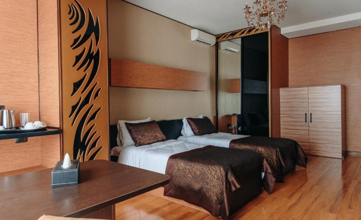 Large Twin Room 