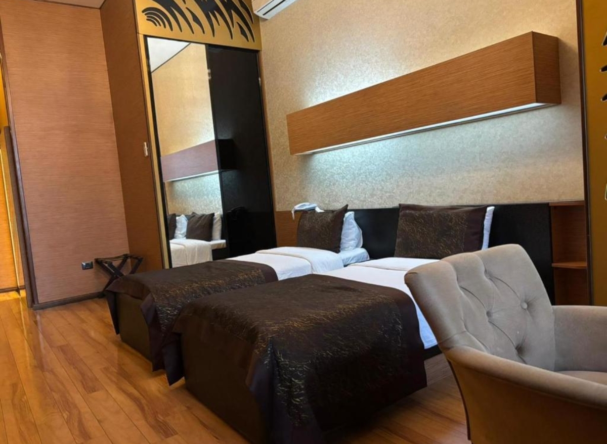 Large Twin Room 