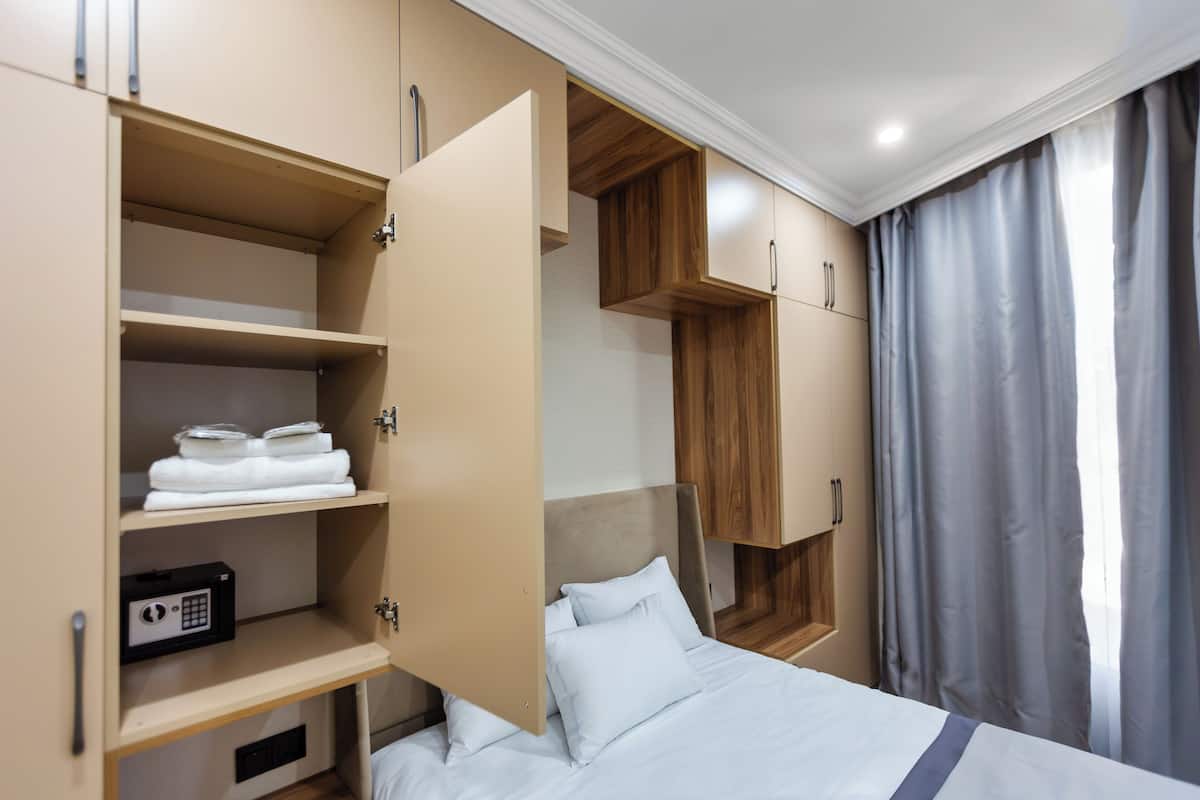 Standard Queen Room