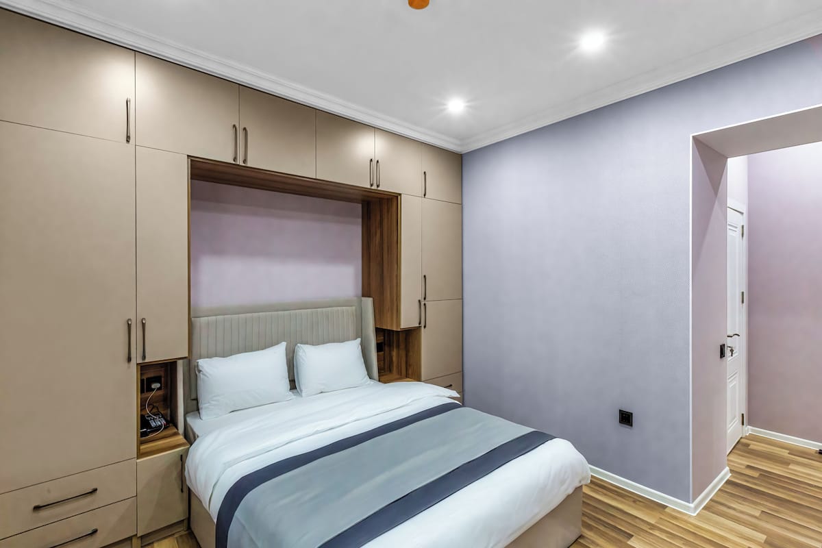 Standard Queen Room