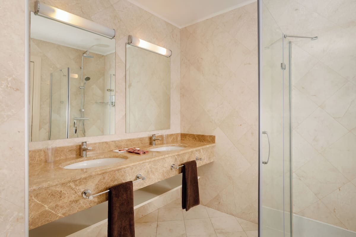 Junior Suite (King)
