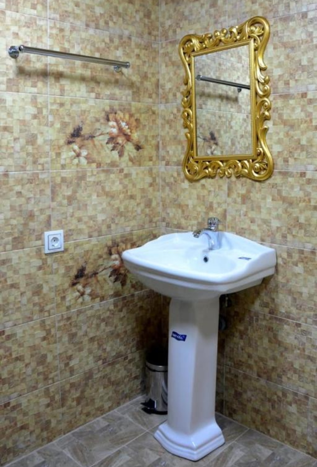 Bağça mənzərəli ailə otağı.