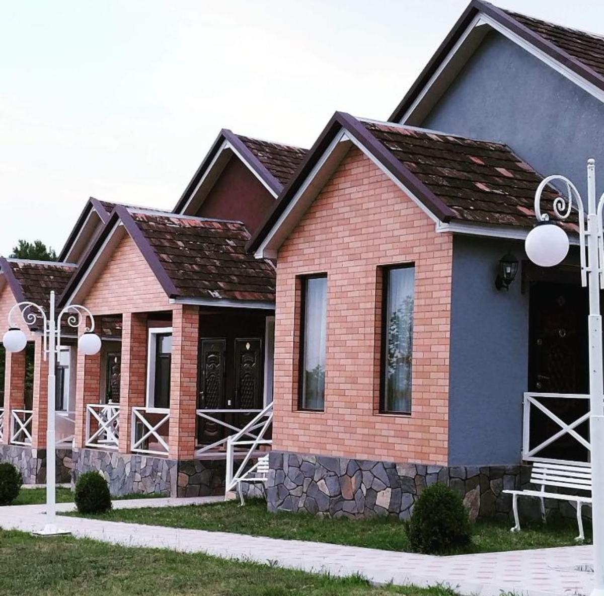 Bağça mənzərəli ailə otağı.