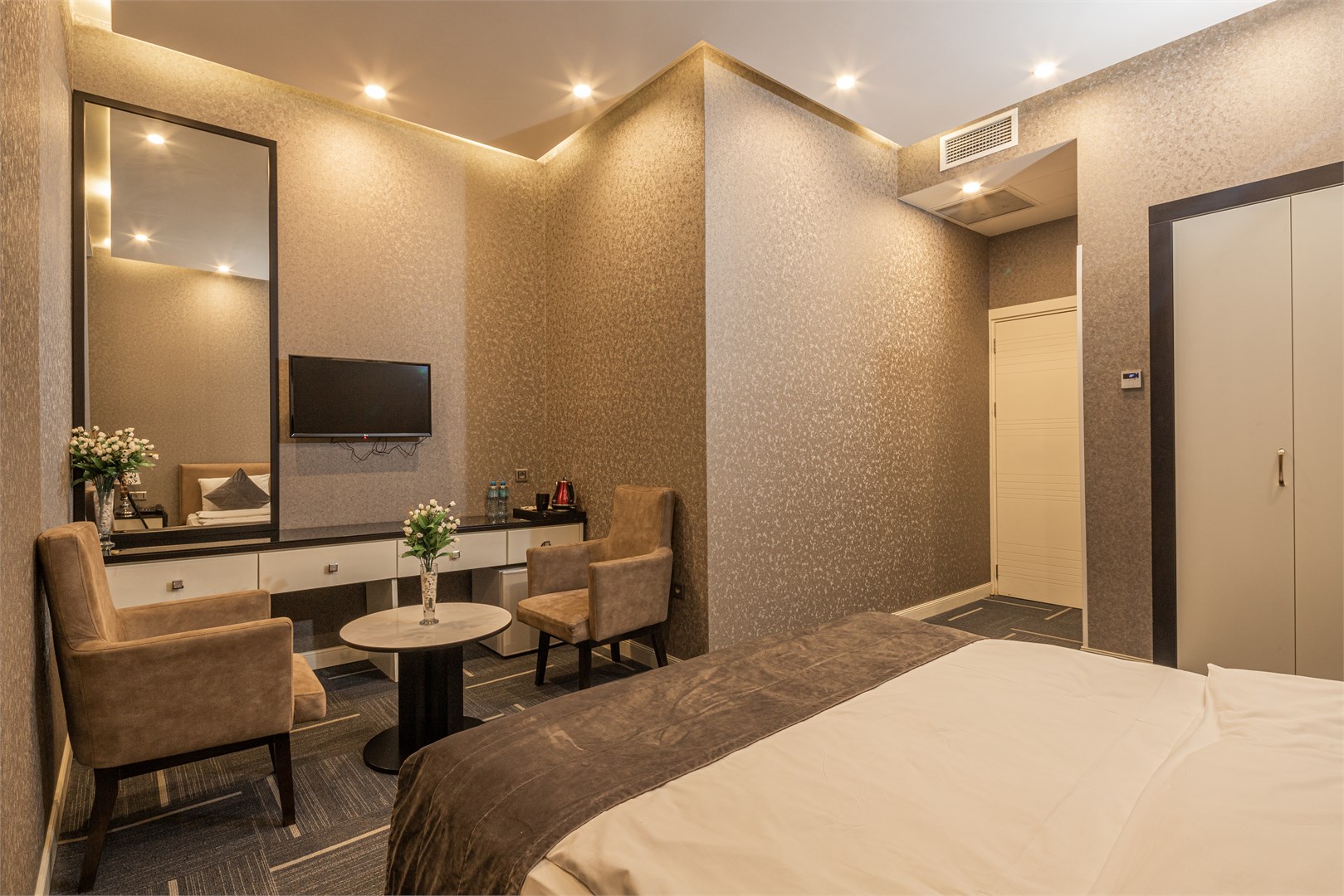 Large Double Room 