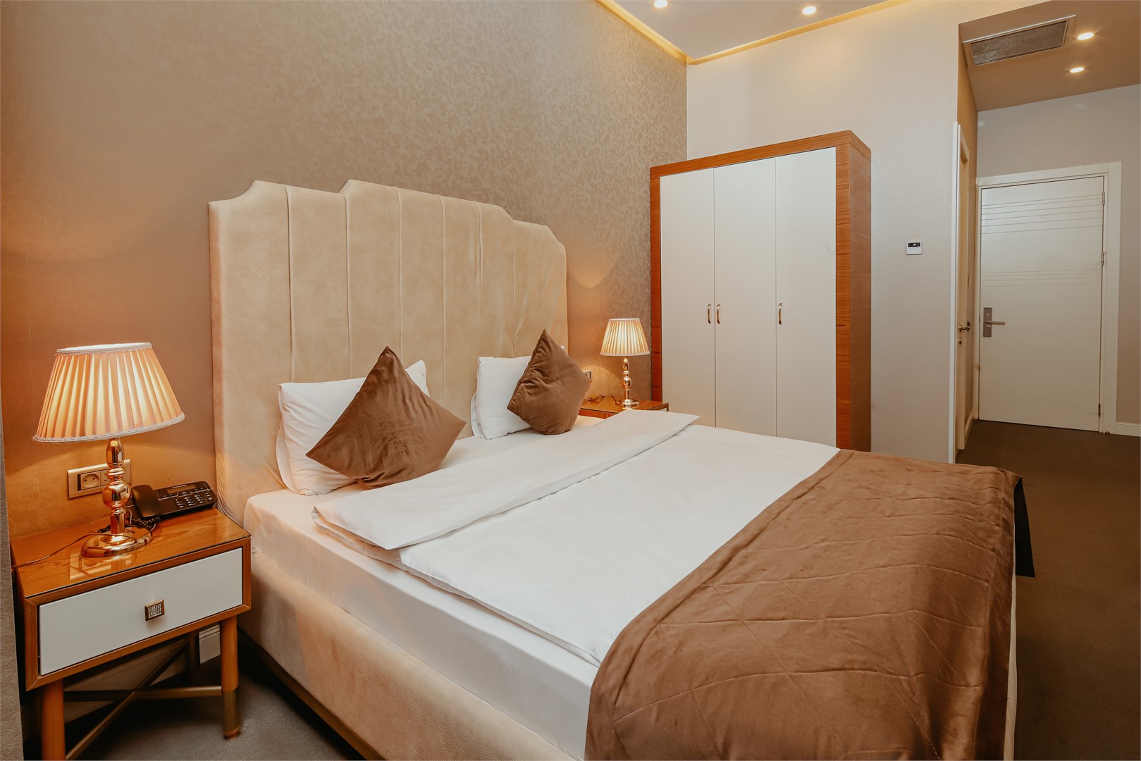 Large Double Room 