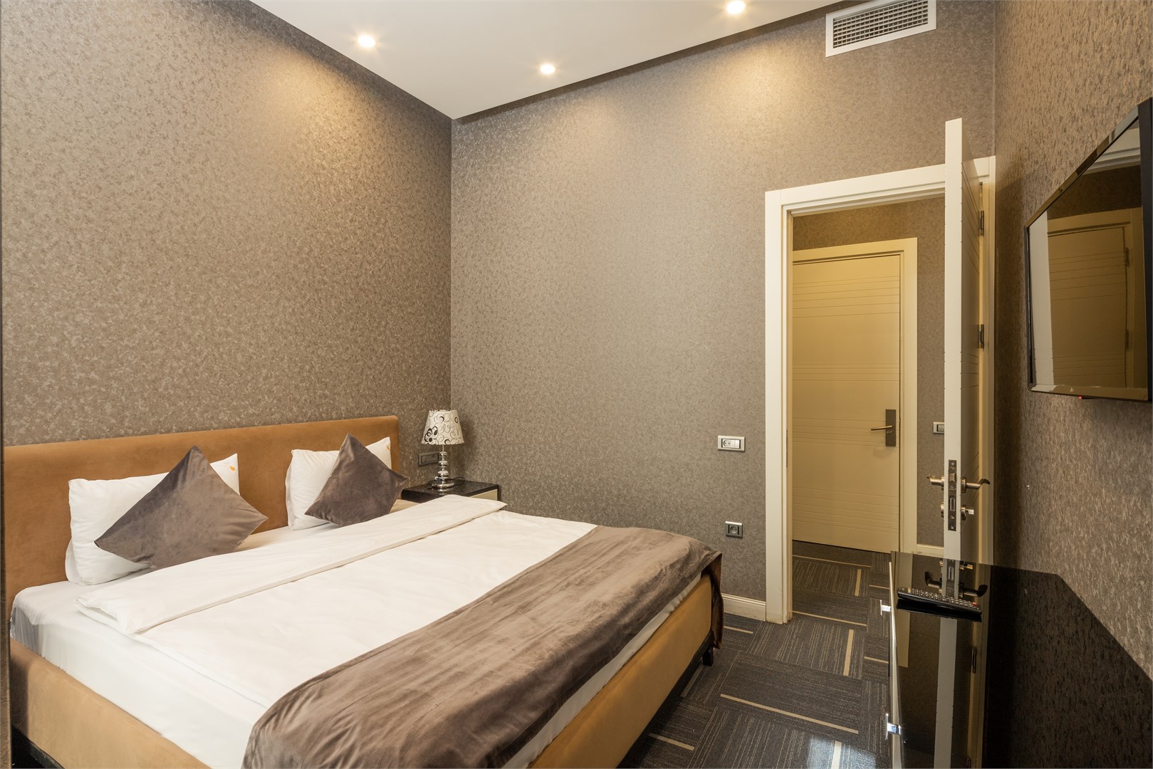 Large Double Room 
