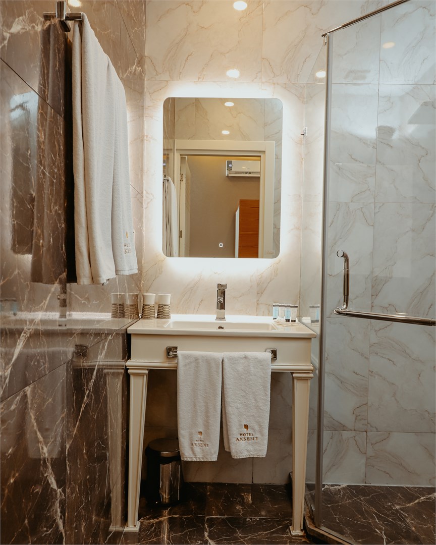 Large Double Room 