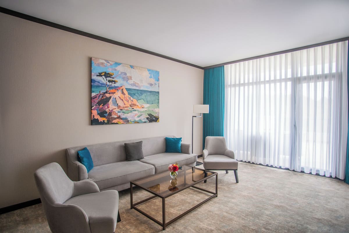 Deluxe Suite