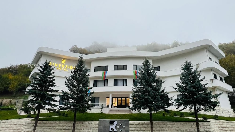 Riverside Hotel Aghdara