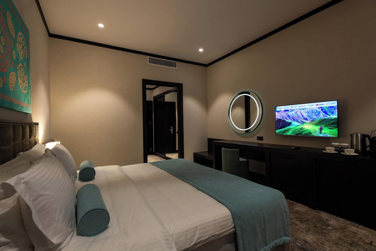 Standard King-bed Room