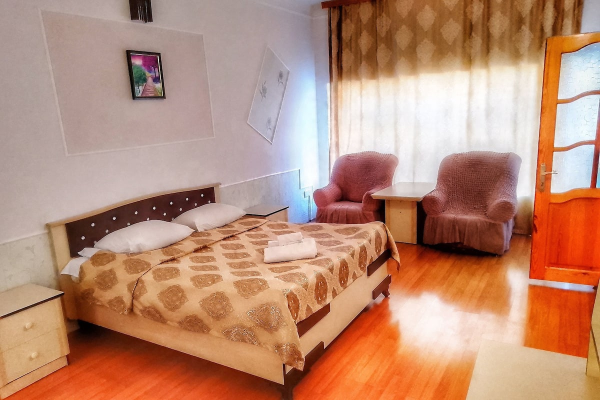 DOUBLE ROOM
