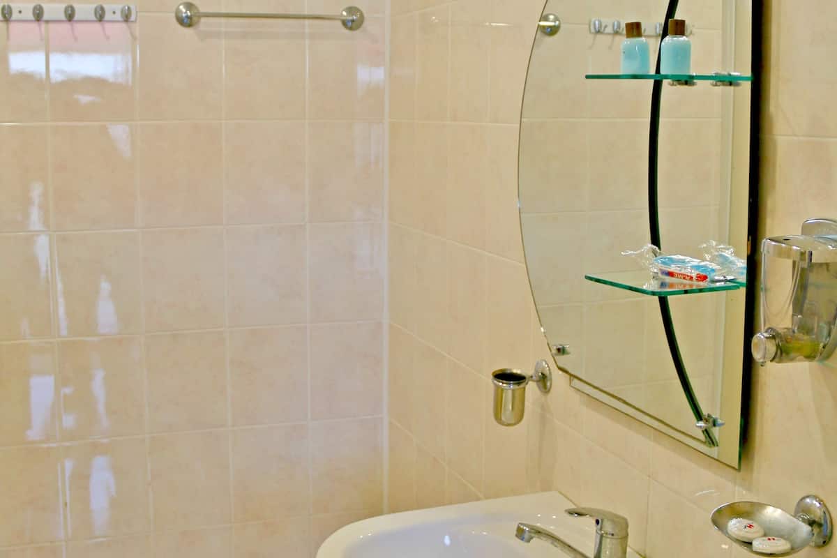DOUBLE ROOM
