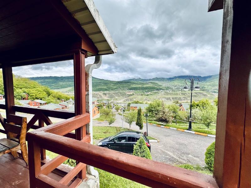 King Cottage with Mountain View