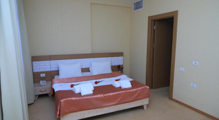 Junior Suite Queen room
