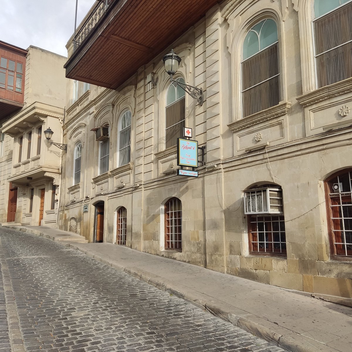 Premier Old Gates Hotel