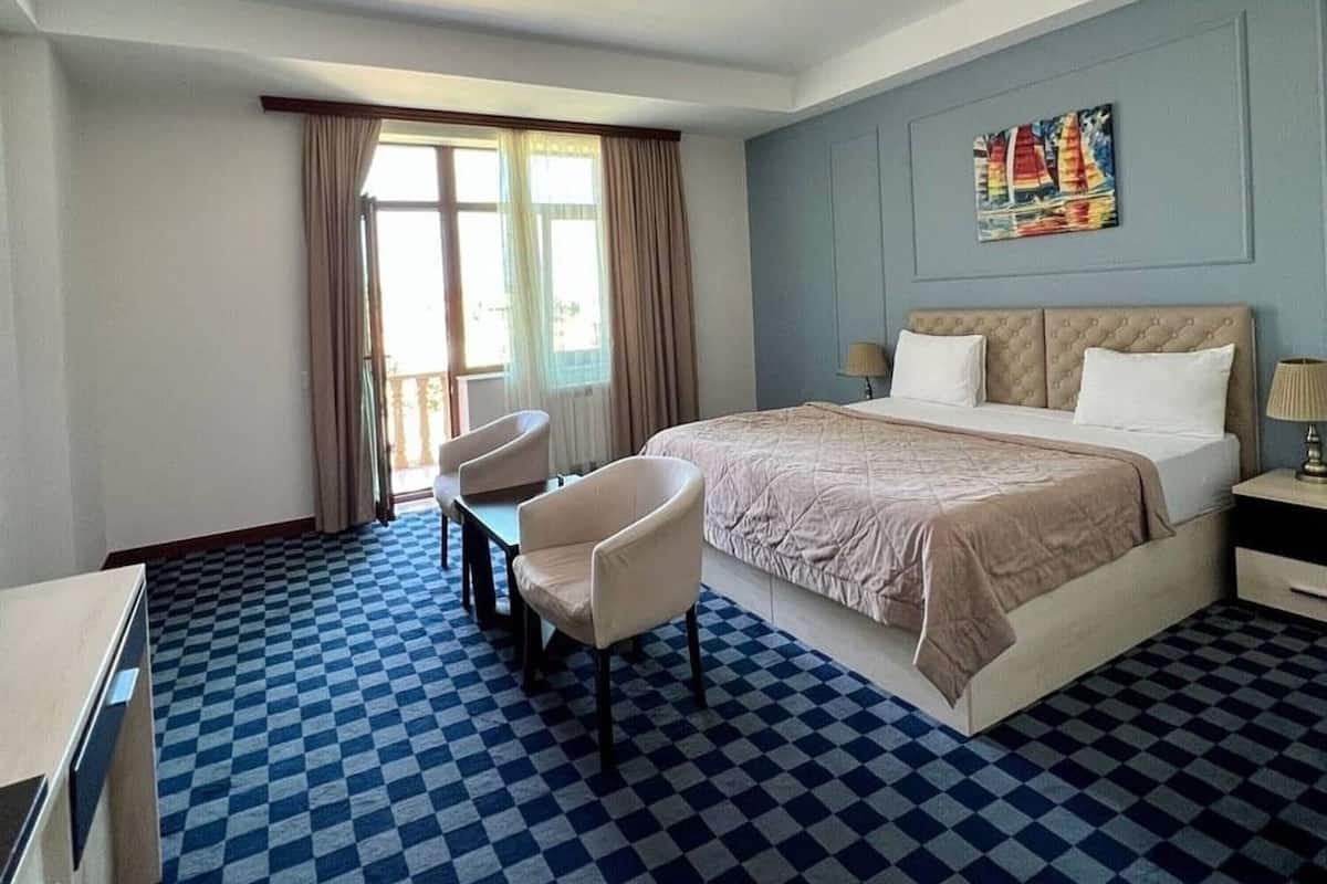 Deluxe Double Room with Balcony and Sea View
