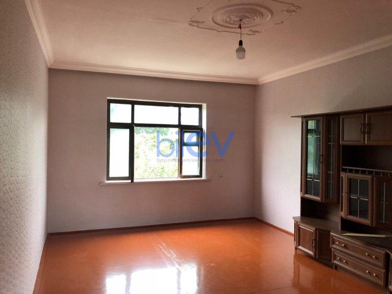 Satılır 8 otaqlı Həyət evi  200m², Xaçmaz