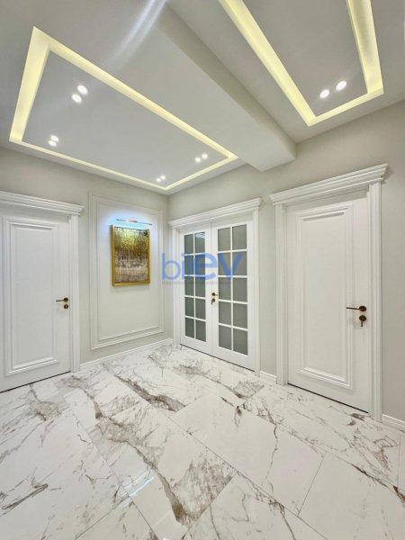 Satış 3 otaqlı Yeni Tikili bina evi  130m², Bakı
