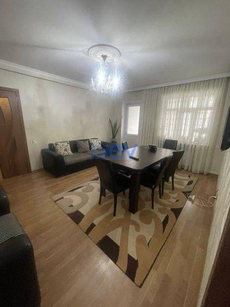 Satılır 4 otaqlı Köhnə Tikili  100m², Bakı