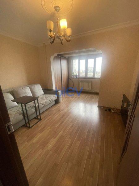 Satılır 4 otaqlı Köhnə Tikili  100m², Bakı