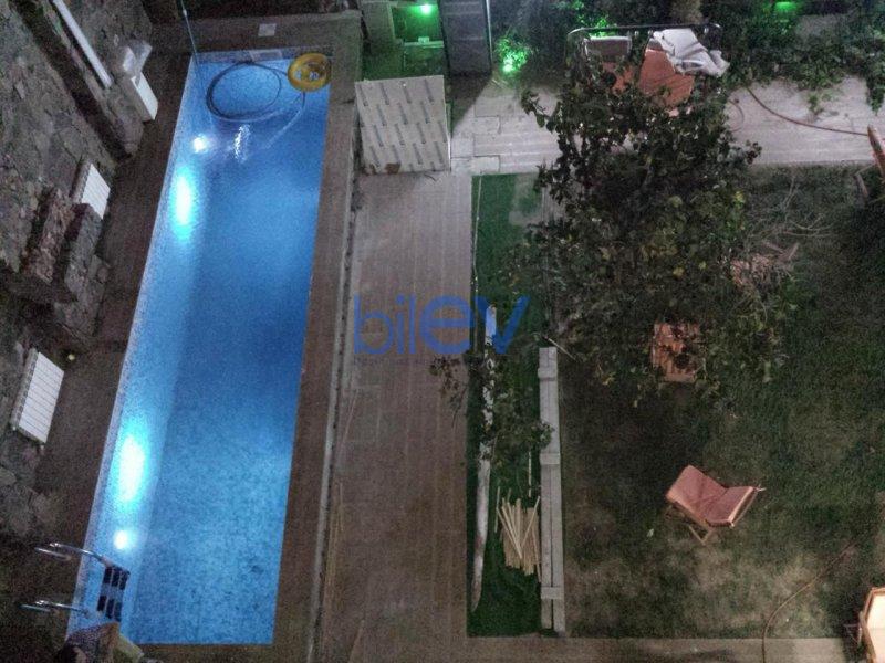 Satılır 9 otaqlı Həyət evi  525m², Bakı