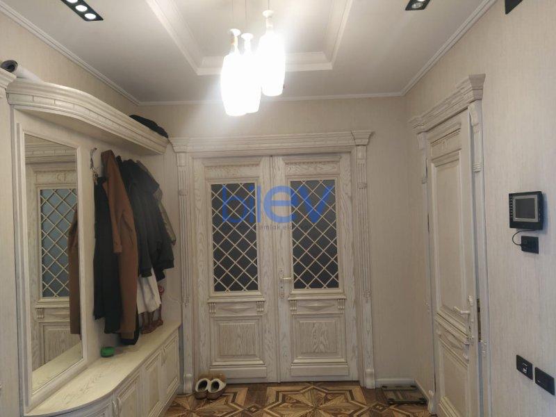 Satılır 4 otaqlı Həyət evi  220m², Bakı