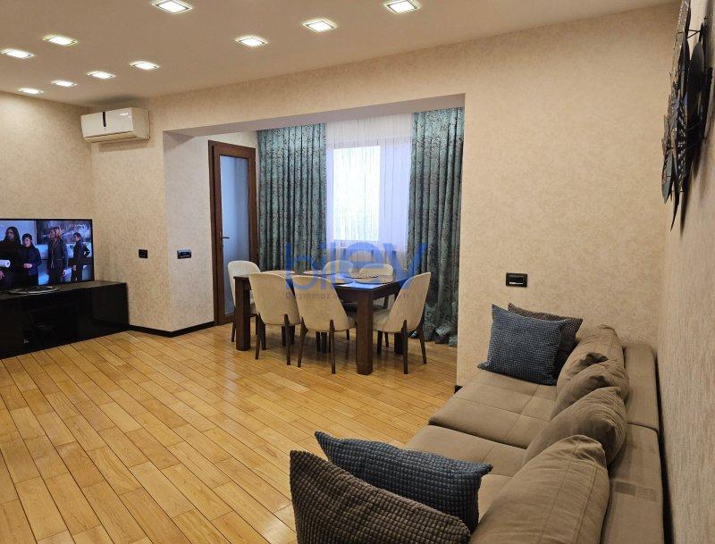 Aylıq Kirayə 3 otaqlı Yeni Tikili bina evi  85m², Bakı