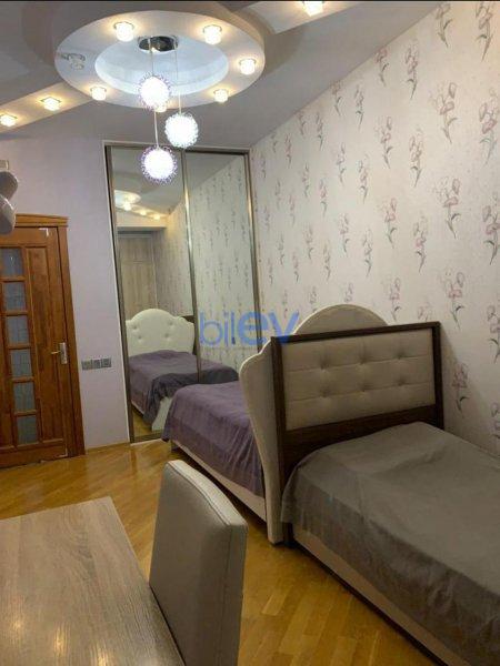 Aylıq Kirayə 3 otaqlı Yeni Tikili bina evi  130m², Bakı