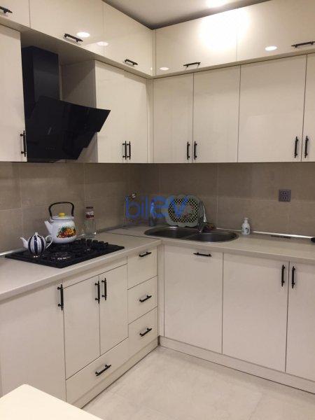 Aylıq Kirayə 3 otaqlı Yeni Tikili bina evi  85m², Bakı