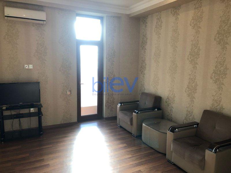 Aylıq Kirayə 3 otaqlı Yeni Tikili bina evi  80m², Bakı