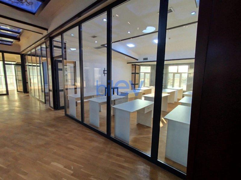 Aylıq Kirayə 6 otaqlı Obyekt  250m², Bakı