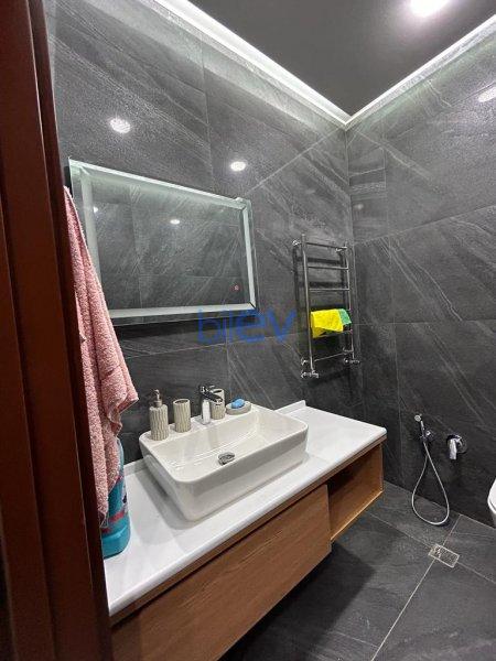 Aylıq Kirayə 3 otaqlı Yeni Tikili bina evi  148m², Bakı
