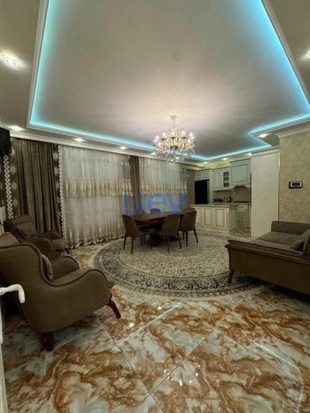 Aylıq Kirayə 3 otaqlı Yeni Tikili bina evi  148m², Bakı