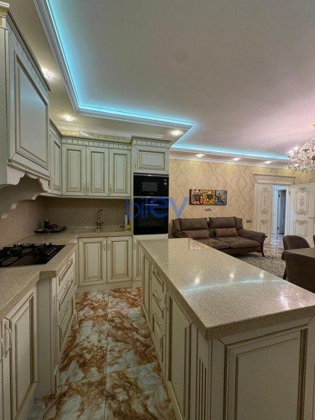 Aylıq Kirayə 3 otaqlı Yeni Tikili bina evi  148m², Bakı