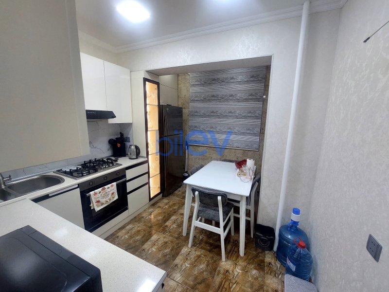 Satış 2 otaqlı Köhnə Tikili bina evi  62m², Bakı