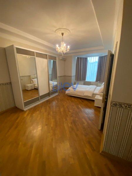 Satış 7 otaqlı Villa  1000m², Bakı
