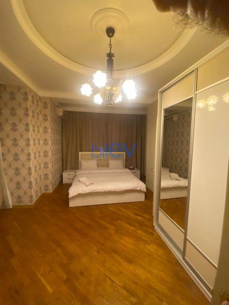 Satış 7 otaqlı Villa  1000m², Bakı