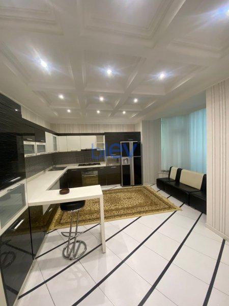 Satış 7 otaqlı Villa  1000m², Bakı