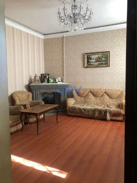 Aylıq Kirayə 5 otaqlı Köhnə Tikili bina evi  180m², Bakı