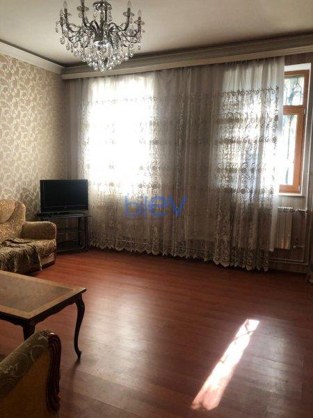 Aylıq Kirayə 5 otaqlı Köhnə Tikili bina evi  180m², Bakı
