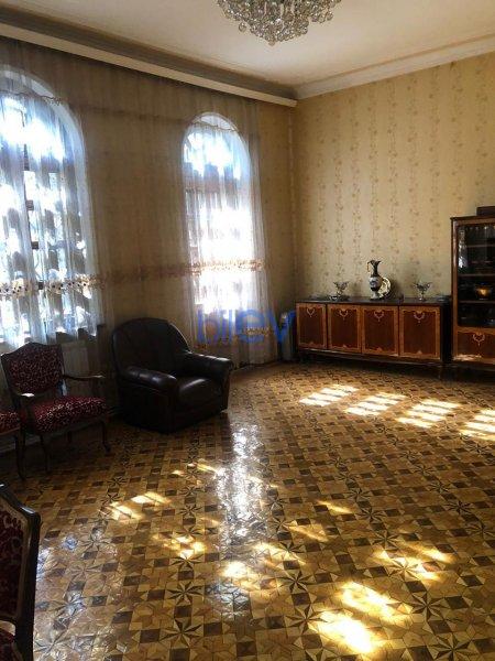 Aylıq Kirayə 5 otaqlı Köhnə Tikili bina evi  180m², Bakı