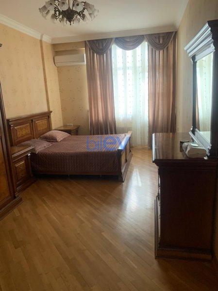 Aylıq Kirayə 4 otaqlı Yeni Tikili bina evi  140m², Bakı