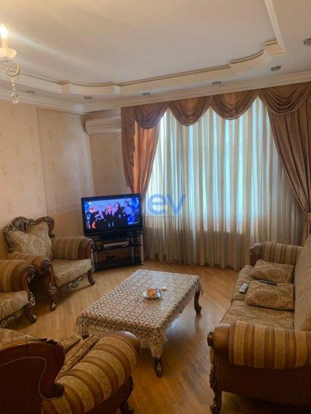 Aylıq Kirayə 4 otaqlı Yeni Tikili bina evi  140m², Bakı