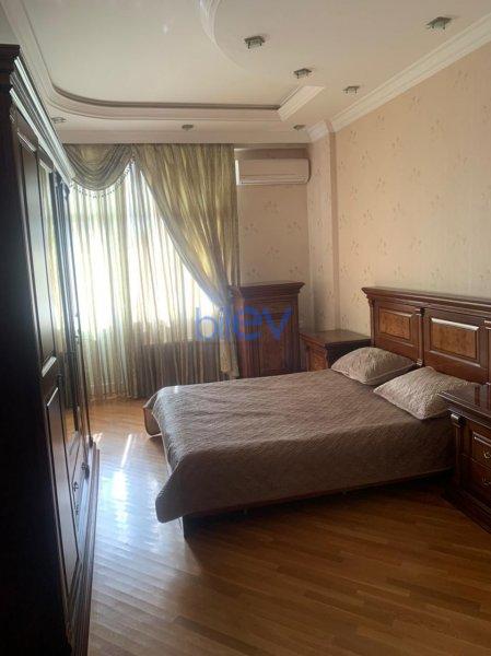 Aylıq Kirayə 4 otaqlı Yeni Tikili bina evi  140m², Bakı