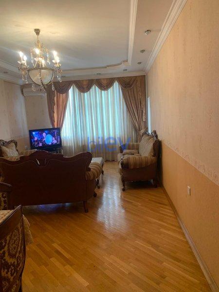 Aylıq Kirayə 4 otaqlı Yeni Tikili bina evi  140m², Bakı