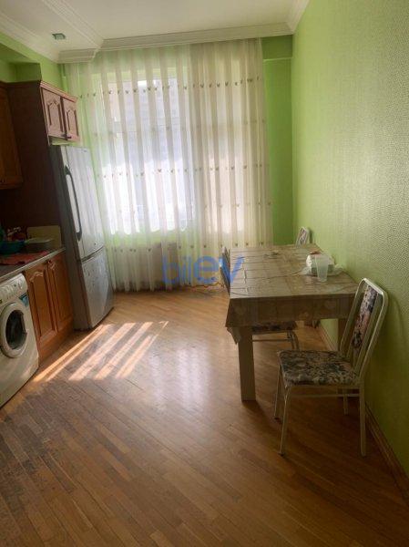 Aylıq Kirayə 4 otaqlı Yeni Tikili bina evi  140m², Bakı