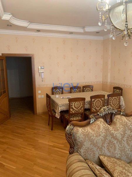 Aylıq Kirayə 4 otaqlı Yeni Tikili bina evi  140m², Bakı