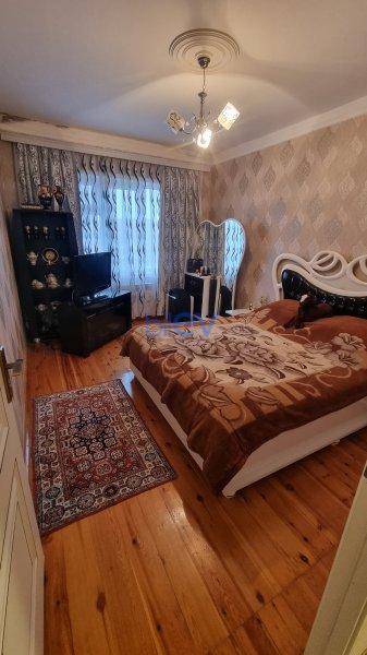 Satılır 4 otaqlı Köhnə Tikili  100m², Bakı