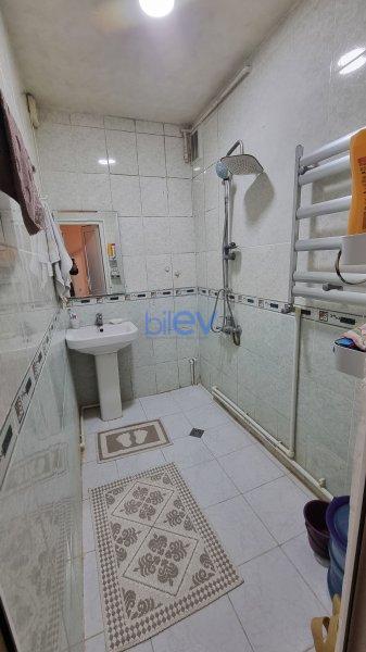 Satılır 4 otaqlı Köhnə Tikili  100m², Bakı