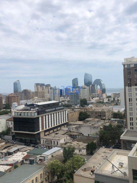 Satış 4 otaqlı Yeni Tikili bina evi  195m², Bakı